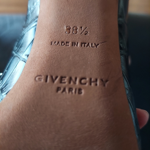 GIVENCHY Paris black pumps w silver dots. - Picture 5 of 5